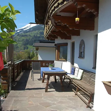 Haus 6 Personen ハート・イム・ツィラータール